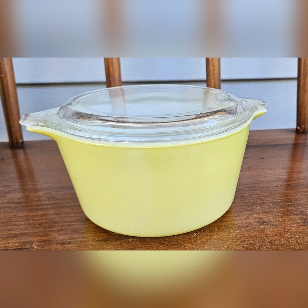Vintage Pyrex Primary Yellow (33) 1 Quart Casserole, #473 with Lid.
